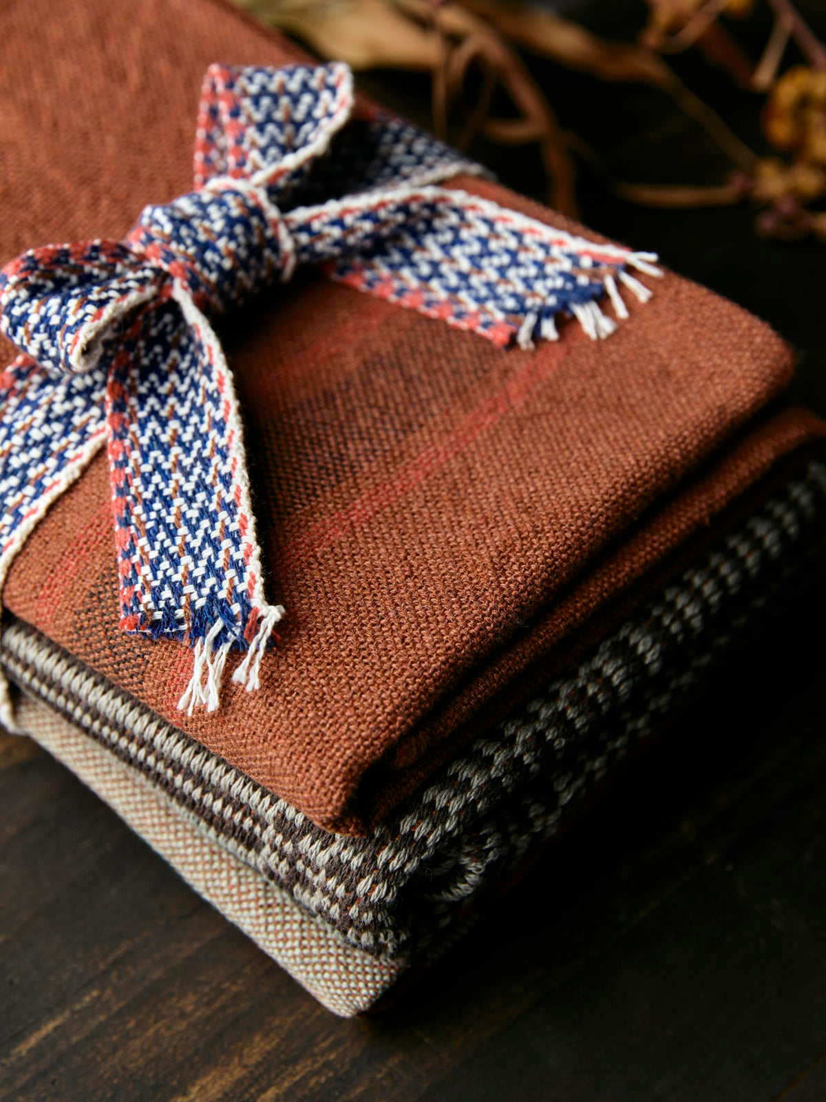 i+w x family heirloom weavers hand towel pack 04