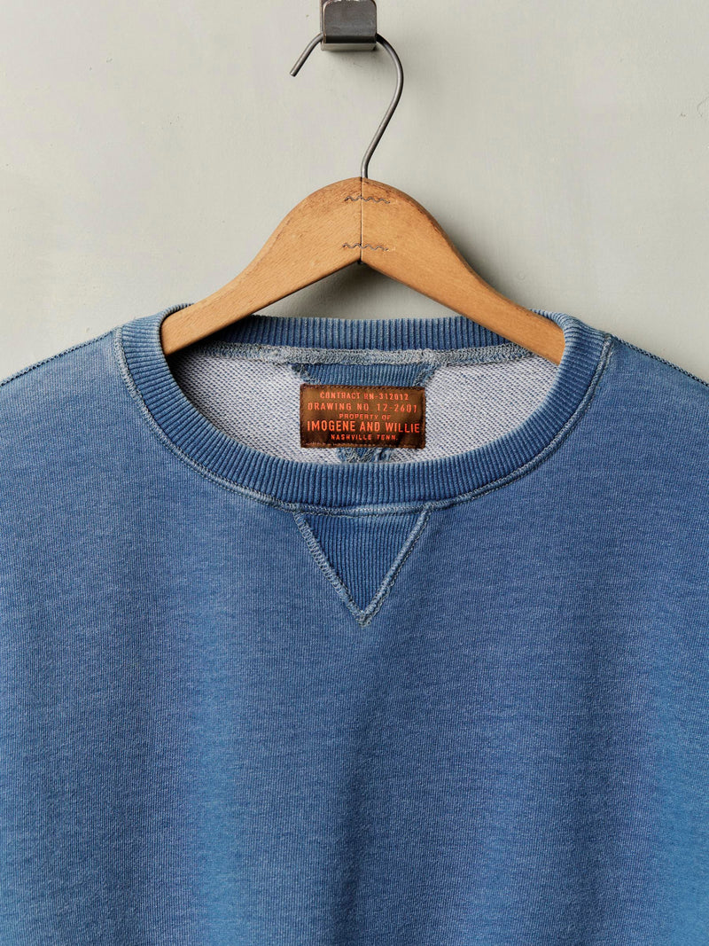 penny sweatshirt in washed indigo - Model