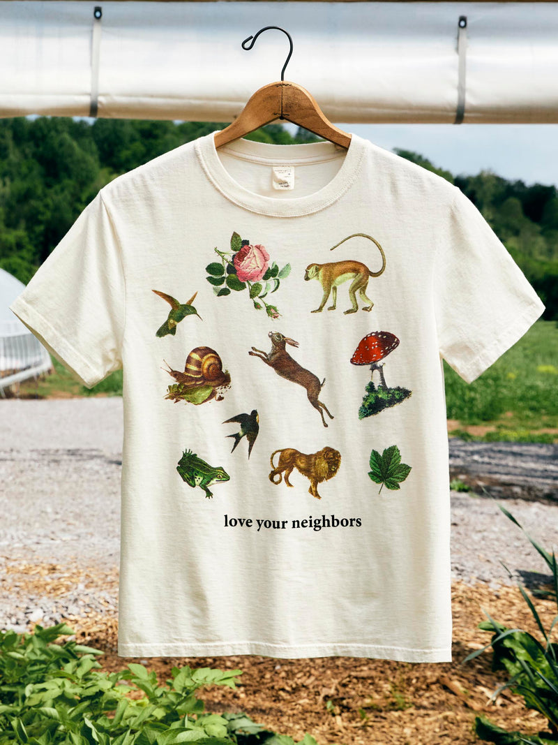 the "love your neighbors" tee - Model