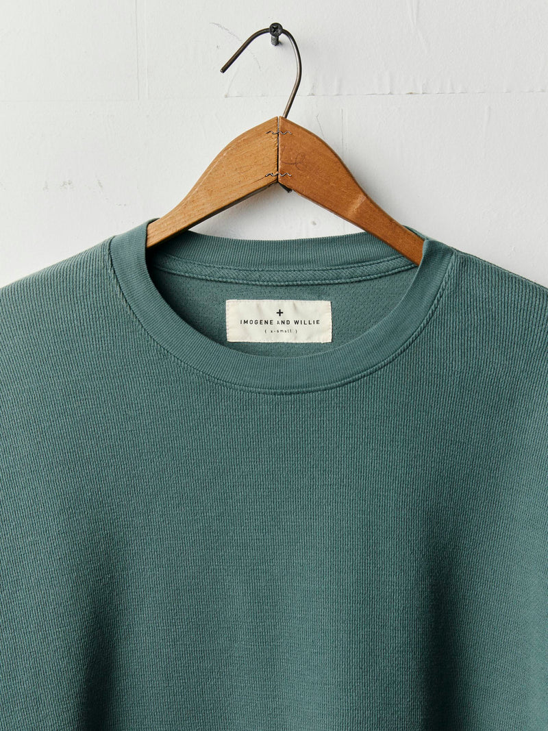 long sleeve midweight crew in spruce - Model