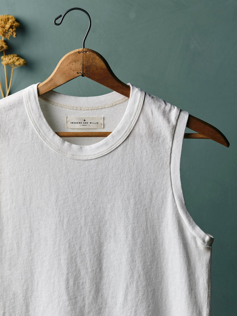 muscle tank in white - Model