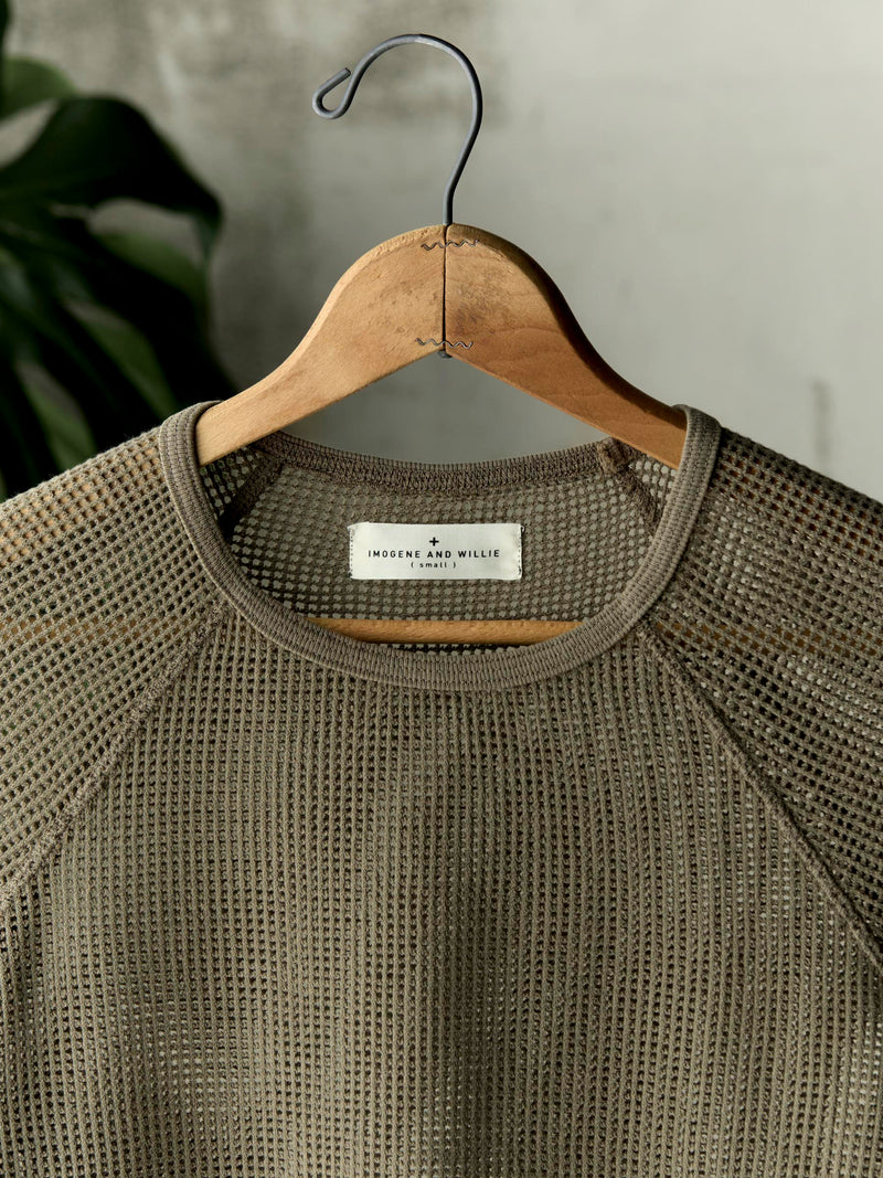 open weave raglan tee in olive - Model