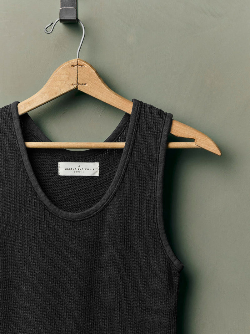 the vintage tank in open knit black - Model