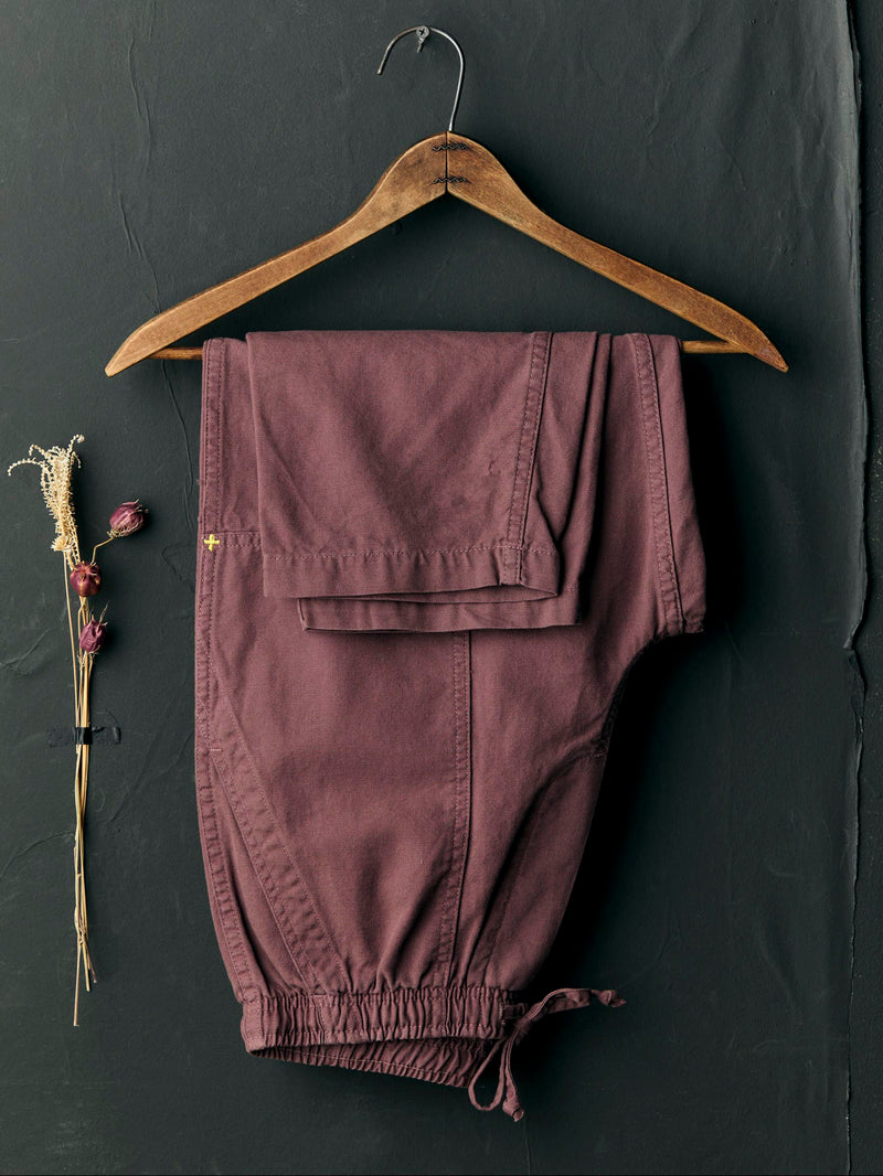 the ventura chore pant in dark mauve - Model