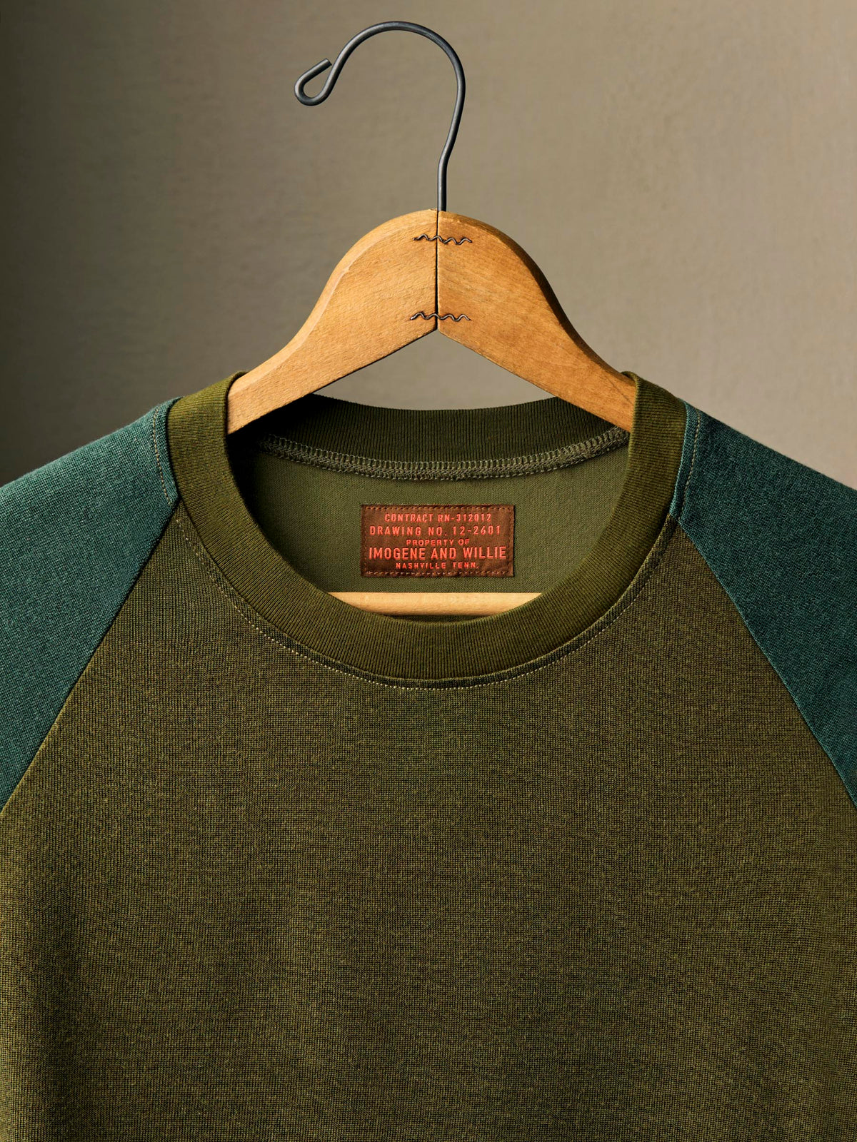 knit raglan crew in olive