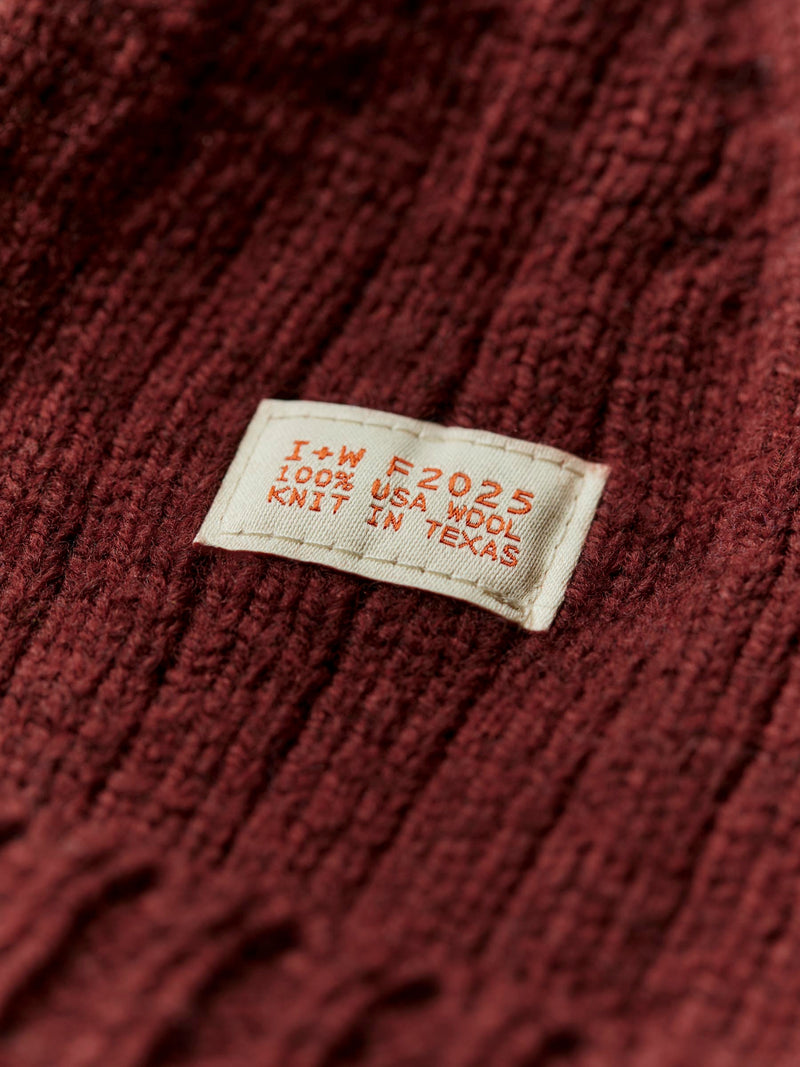 knit wool watch cap in maroon - Model