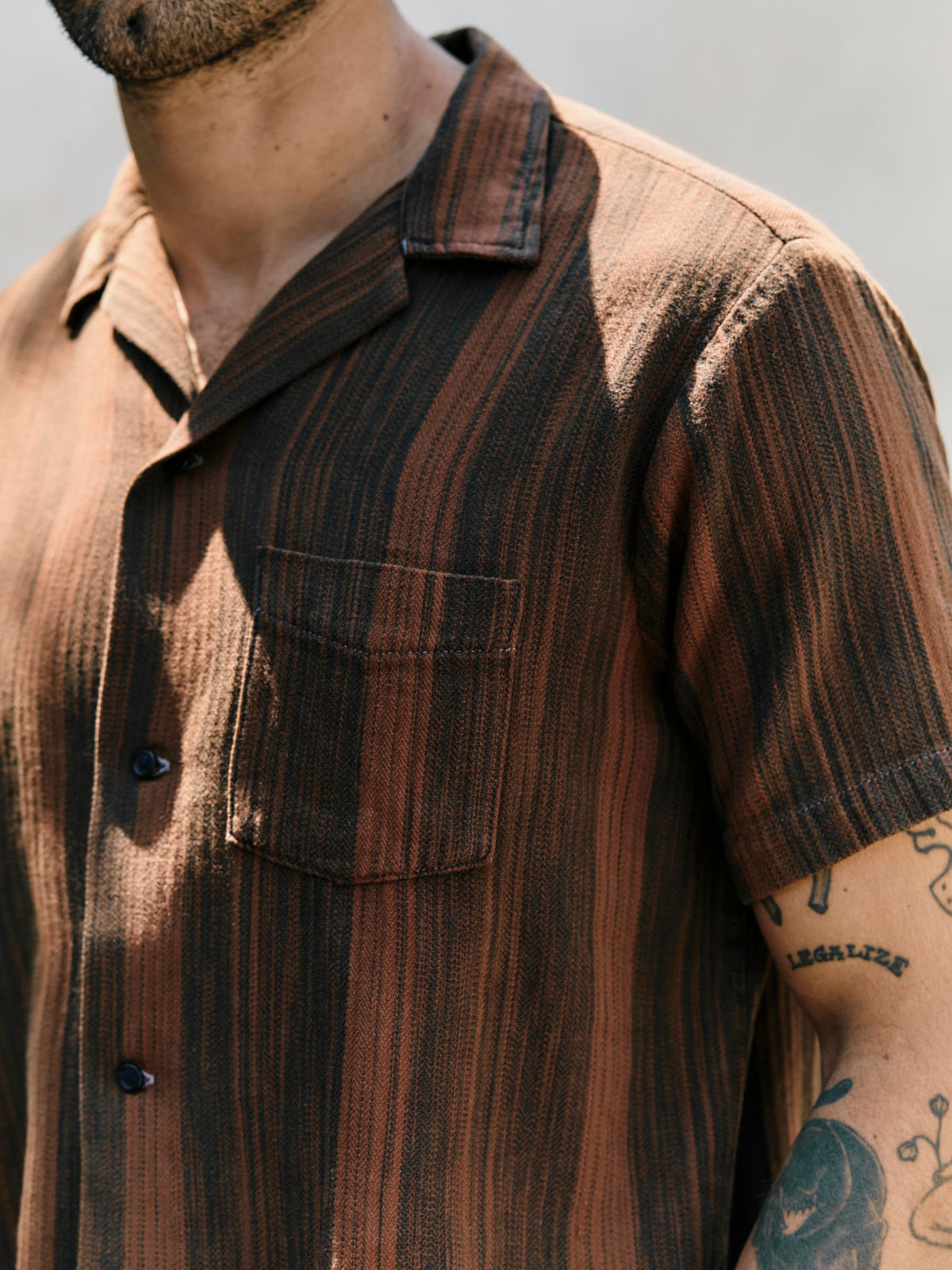the serra camp shirt in overdyed clay