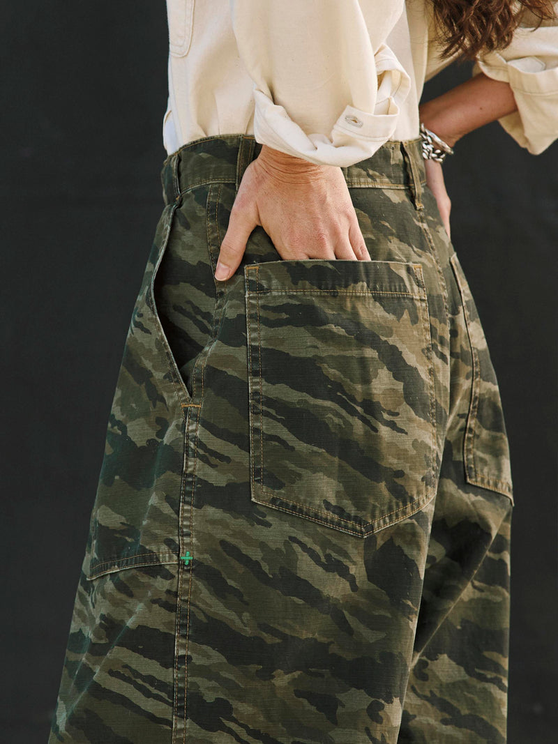 service trouser in brushstroke camo - Model