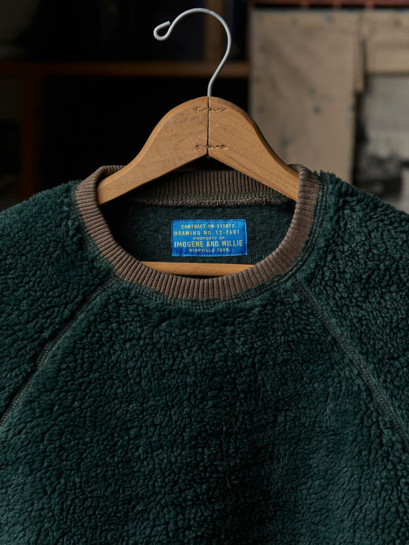 ribbed sherpa crew in fern - Model