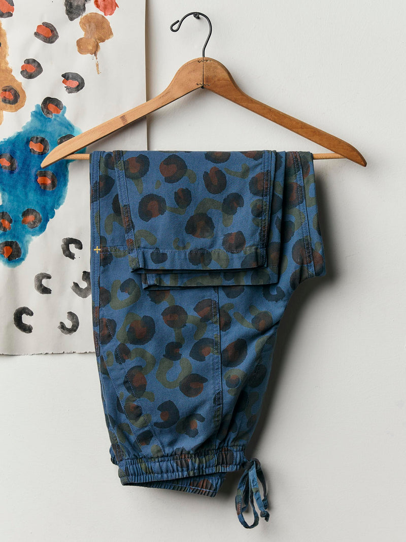 ventura chore pant in blue rosette - Model