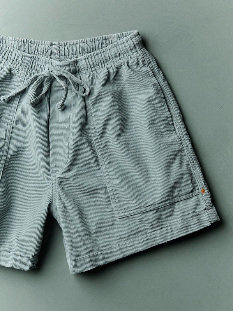 the lounge short in sunfaded blue cord - Model