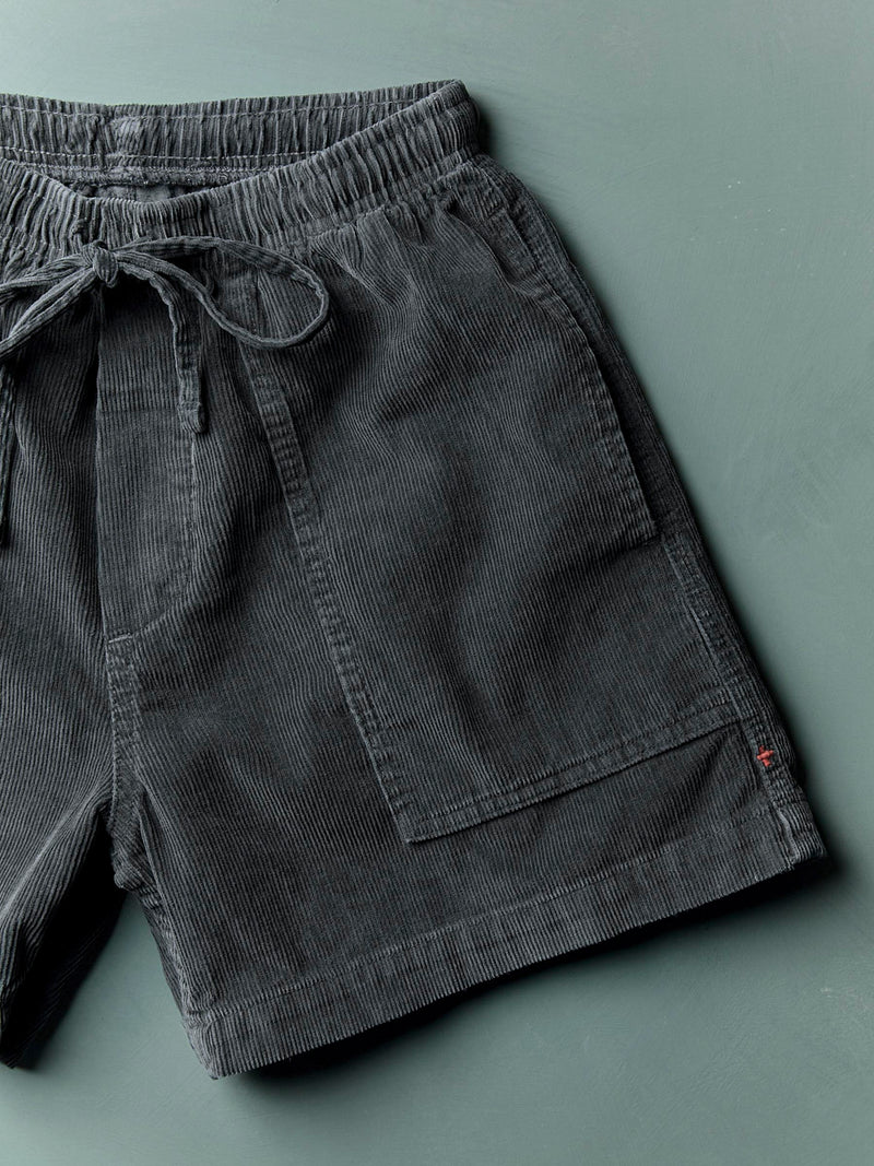 the lounge short in sunfaded black cord - Model