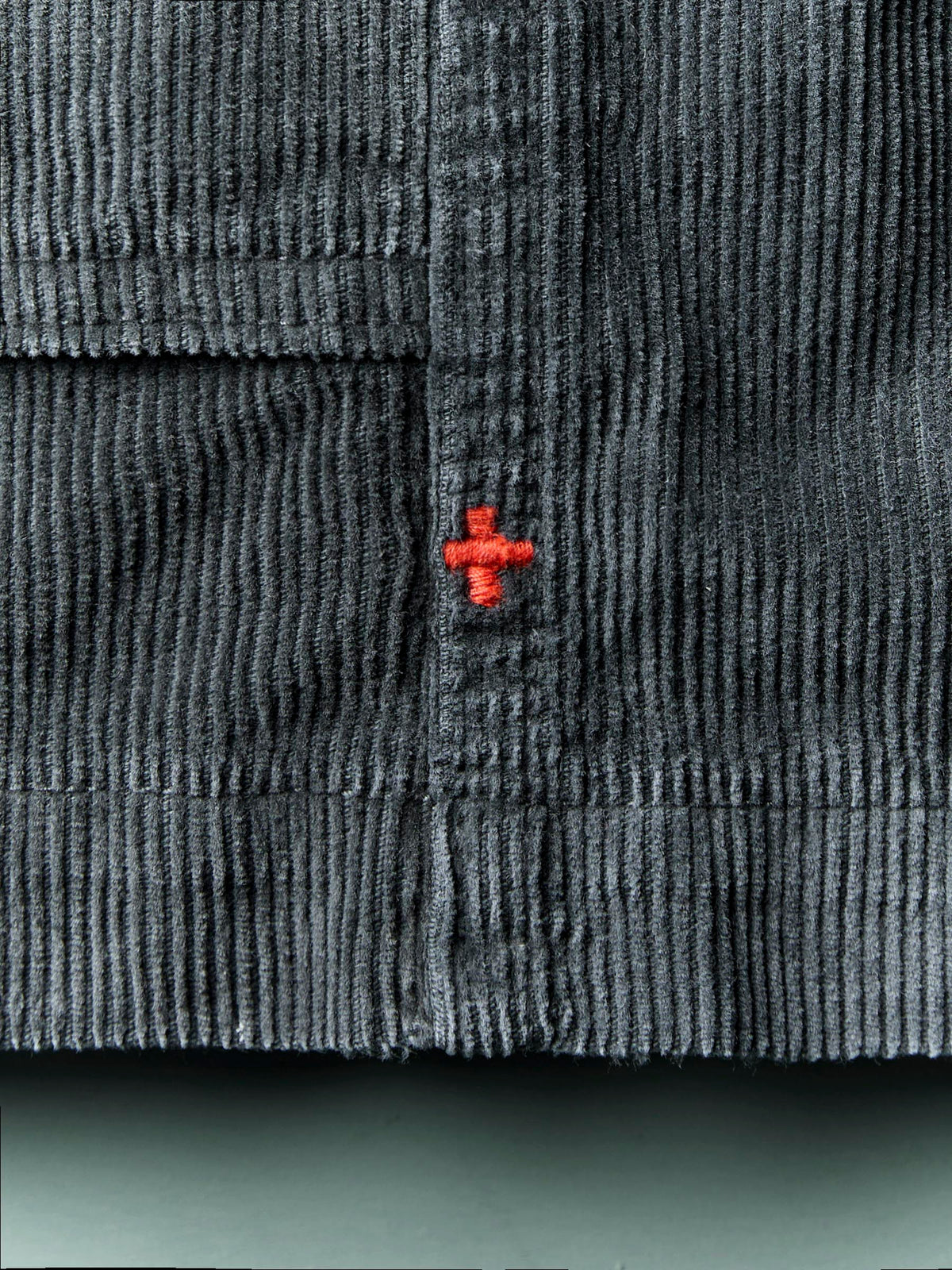 the lounge short in sunfaded black cord