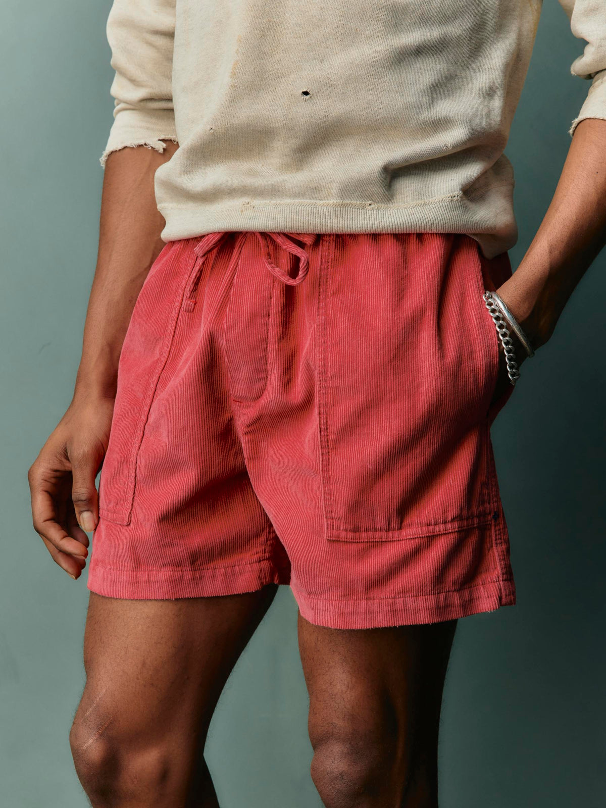 the lounge short in sunfaded red cord