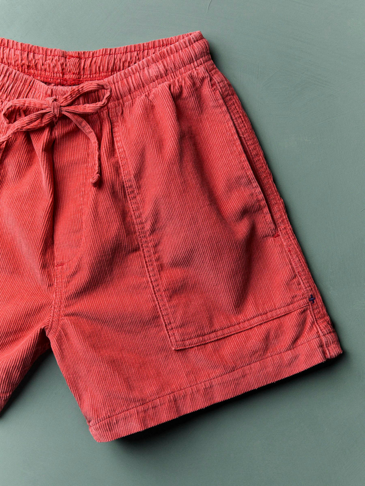 the lounge short in sunfaded red cord