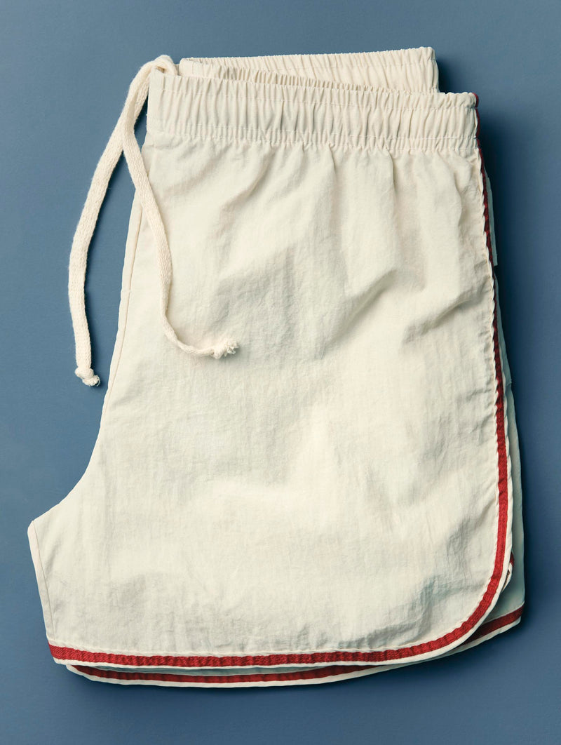 track short in vintage white - Model