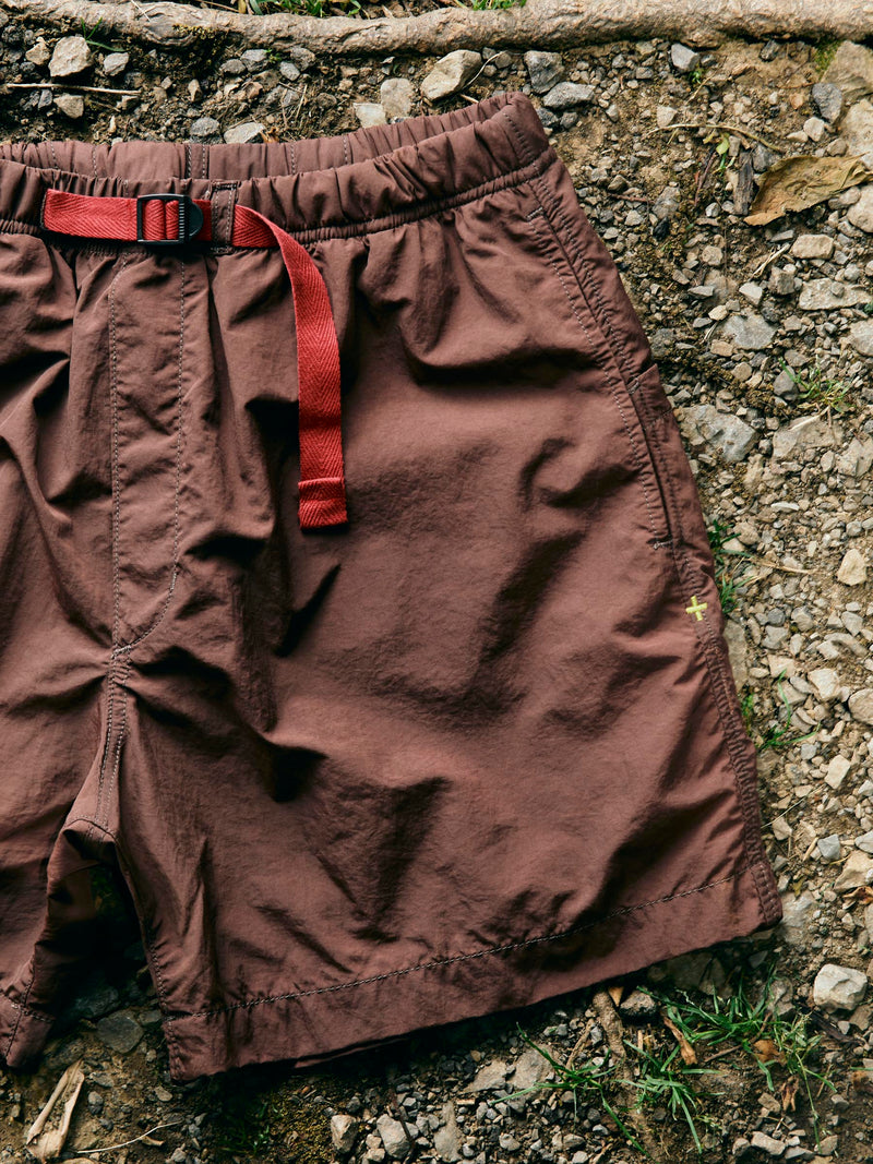 trail short in brown - Model