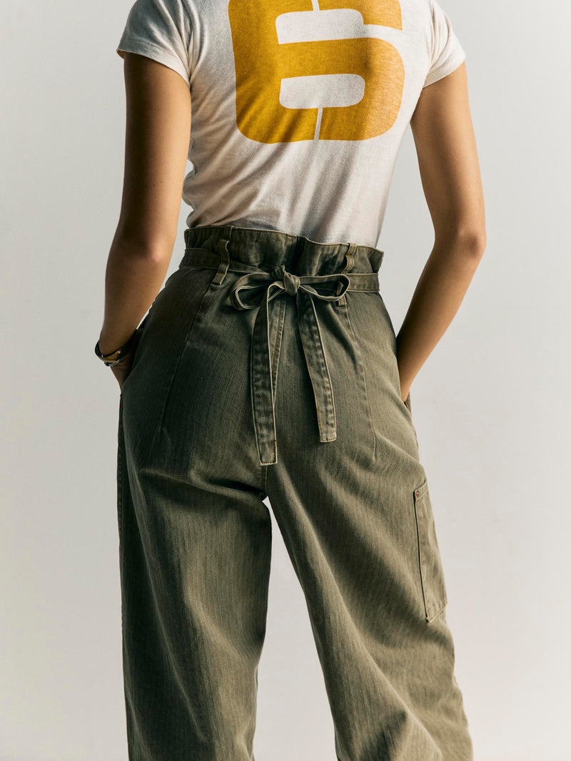 virginia self-tie trouser in herringbone - Model