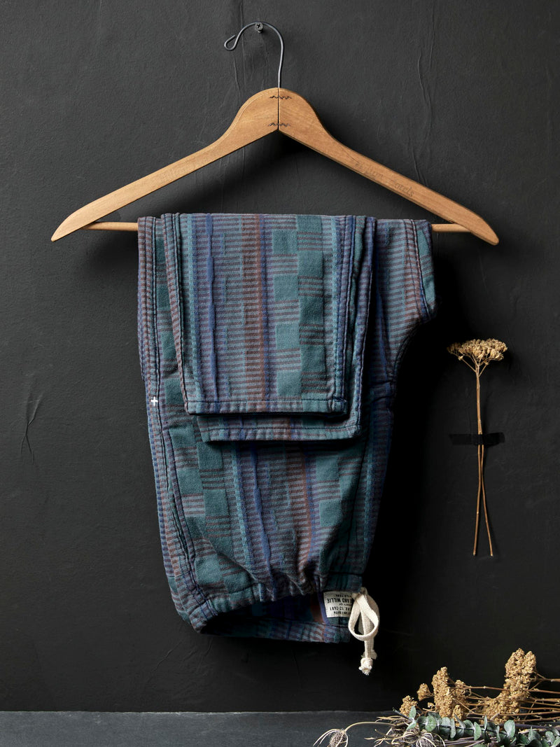 the lounge pant in sonoran jacquard - Model