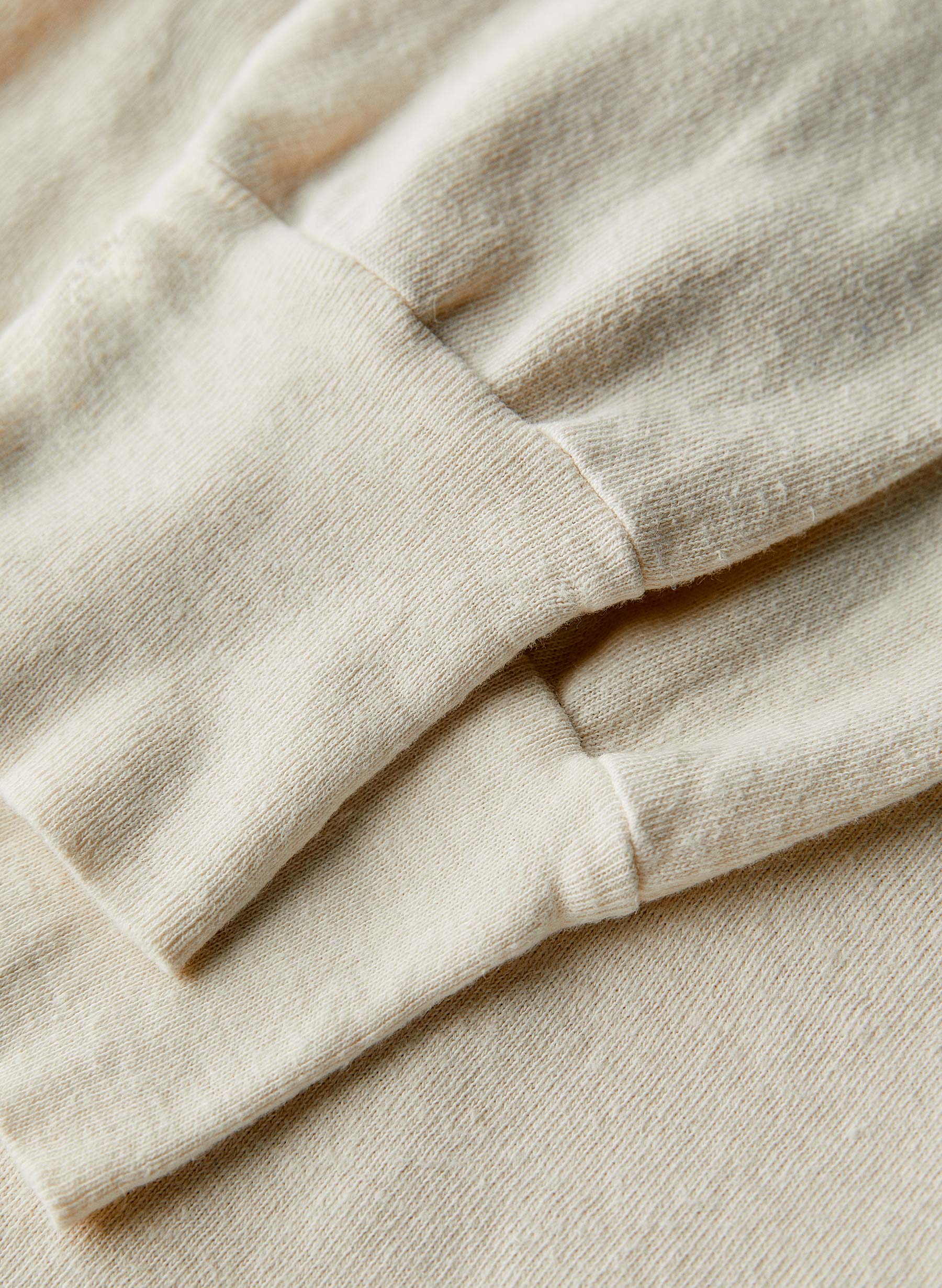Textile, Grey, Beige, Sleeve, Pattern, Tints and shades, Wood, Linens, Comfort, Fashion accessory