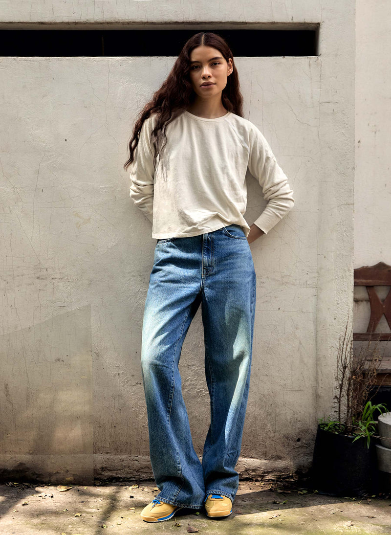 the long sleeve raglan in vintage white