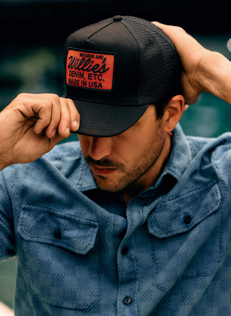 the "denim etc" trucker in black - Model