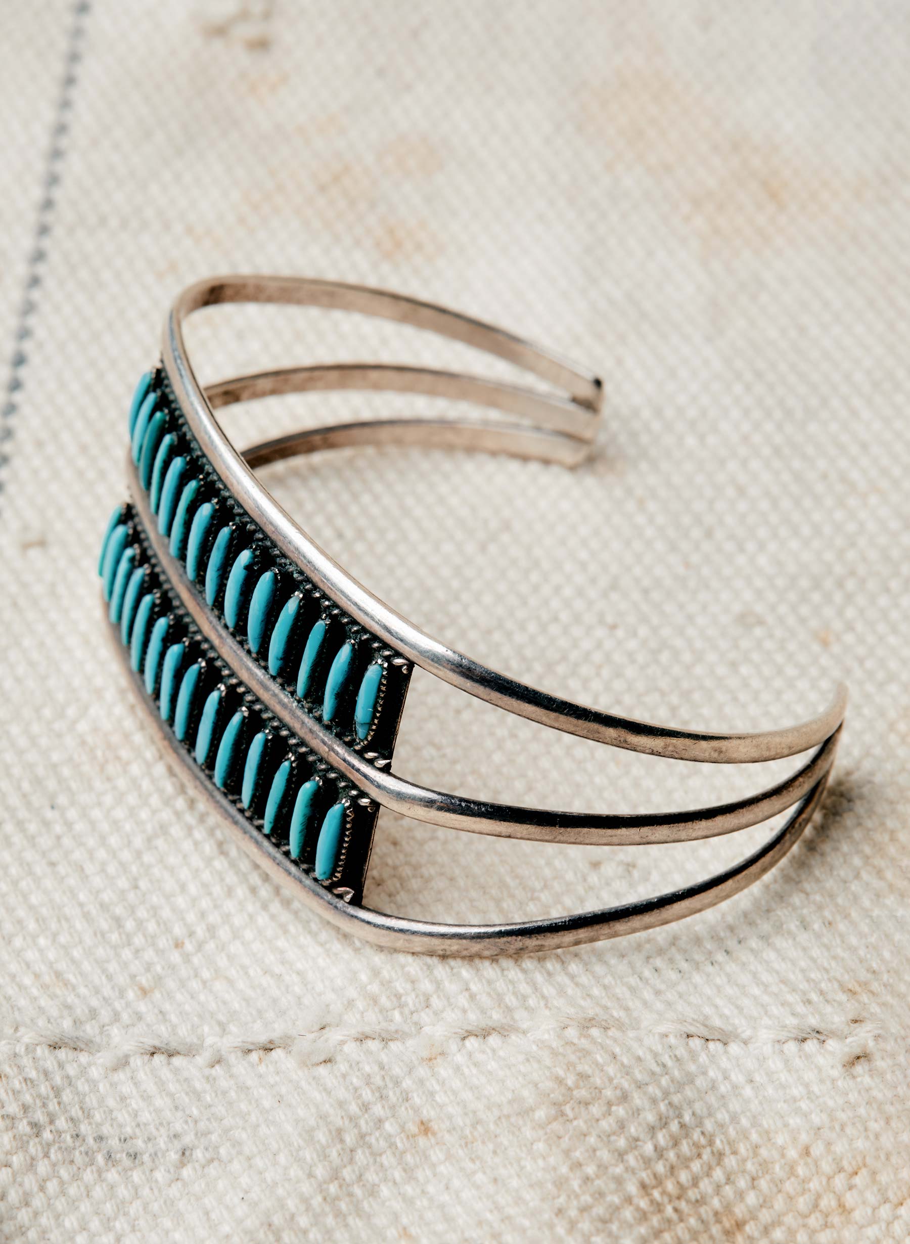 Body jewelry, Natural material, Headgear, Jewellery, Font, Electric blue, Bracelet, Feather, Metal, Fashion design