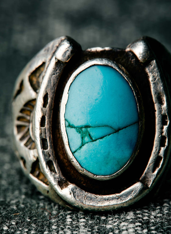 trading post-era turquoise horseshoe ring