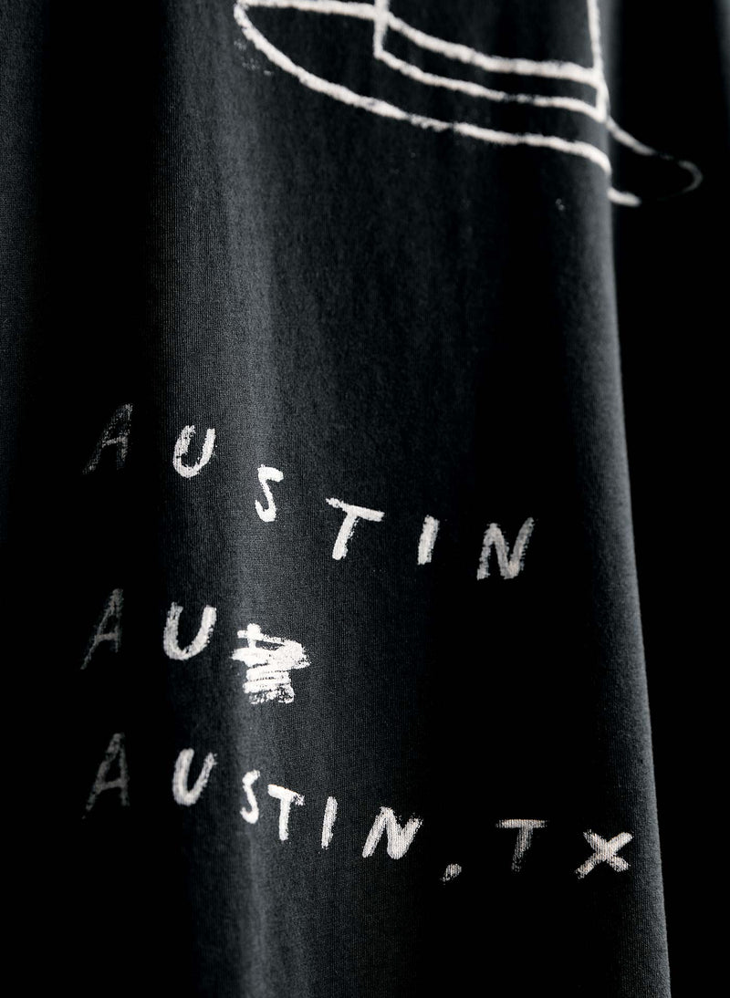 the "written" austin tee - Model