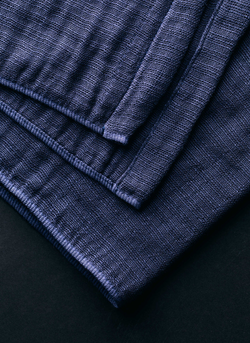 morihata gauze towel in navy - Model