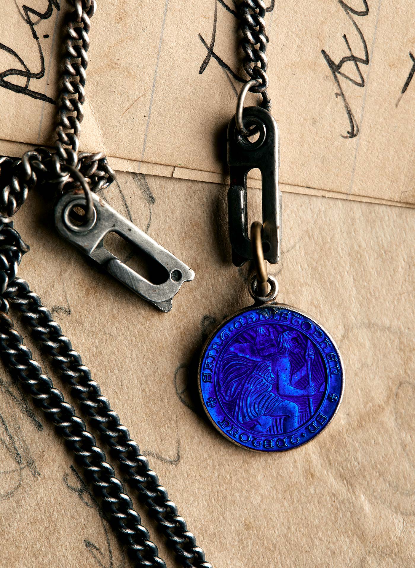 Body jewelry, Font, Necklace, Material property, Silver, Jewellery, Electric blue, Everyday carry, Metal, Chain