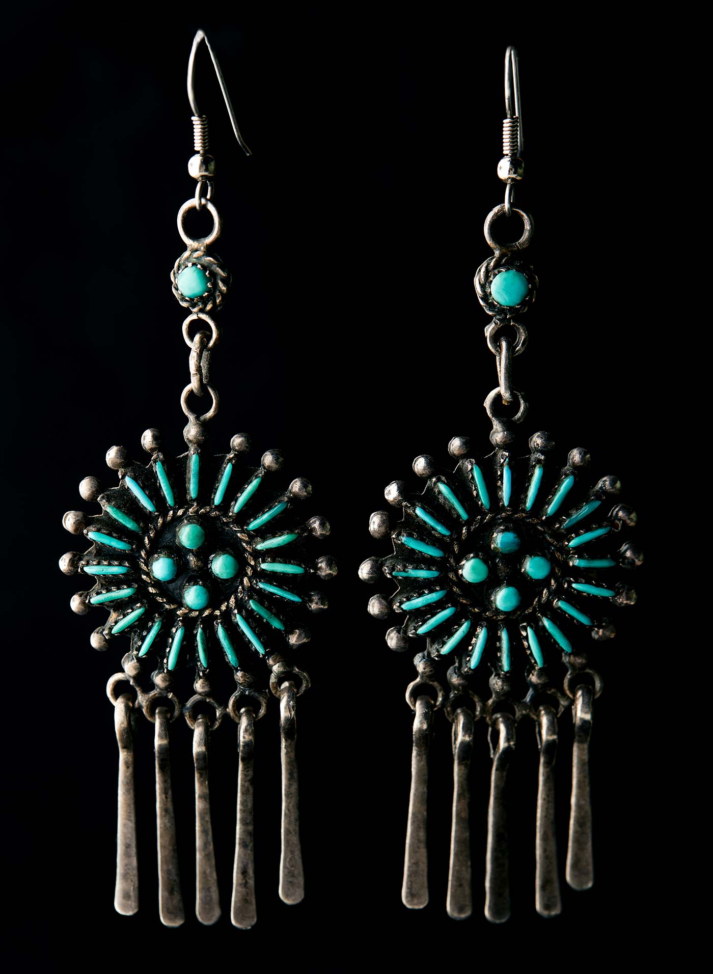 Body jewelry, Light, Natural material, Creative arts, Red, Aqua, Jewellery, Jewelry making, Electric blue, Silver