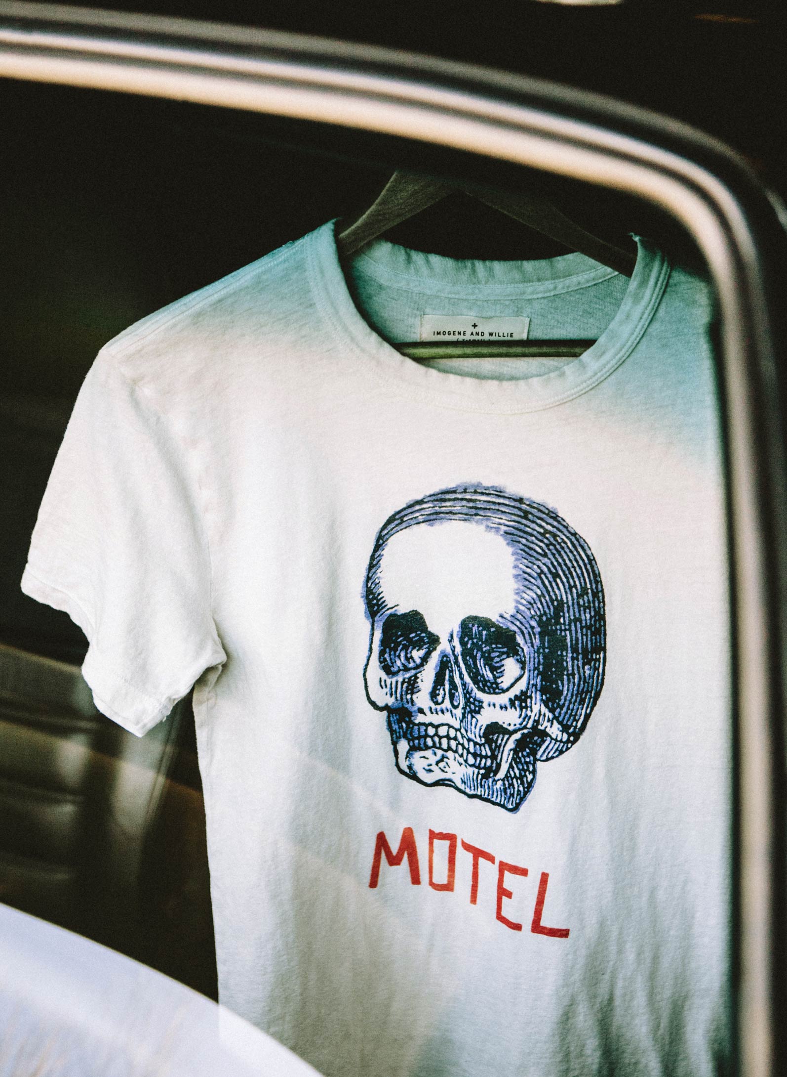 Sleeve, T-shirt, Grey, Font, Bone, Skull, Active shirt, Logo, Fictional character, Top