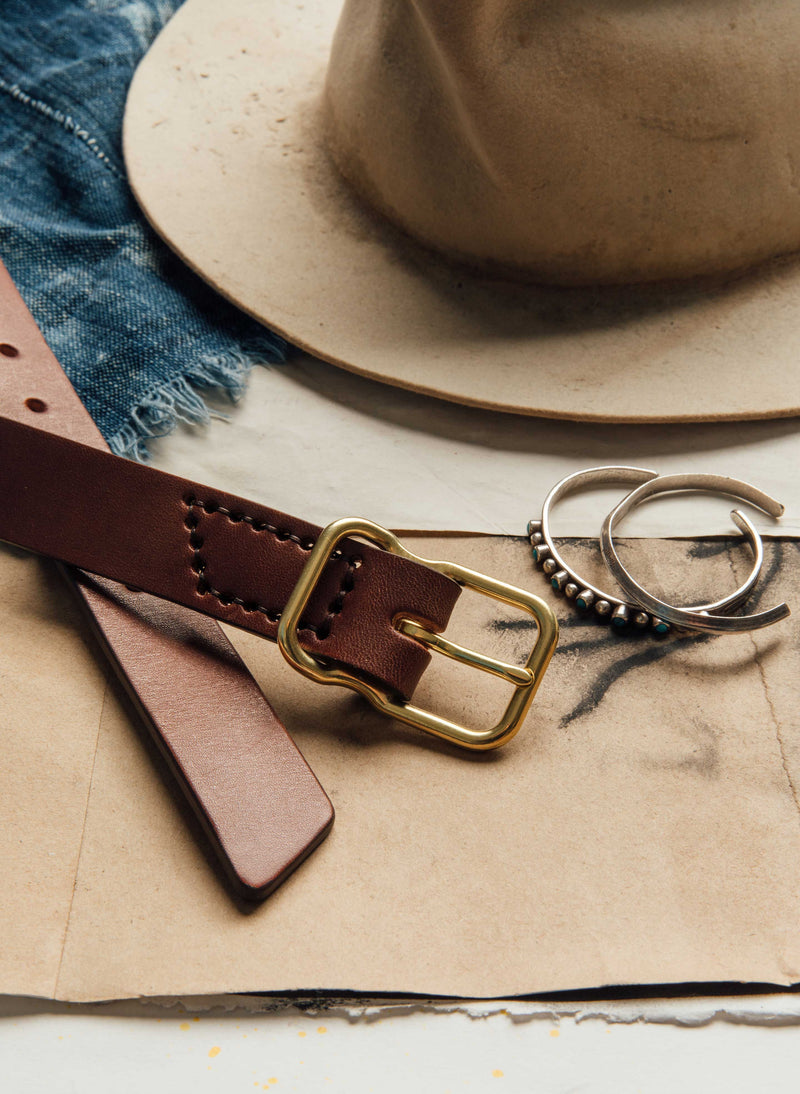 emil erwin narrow signature belt in walnut - Model