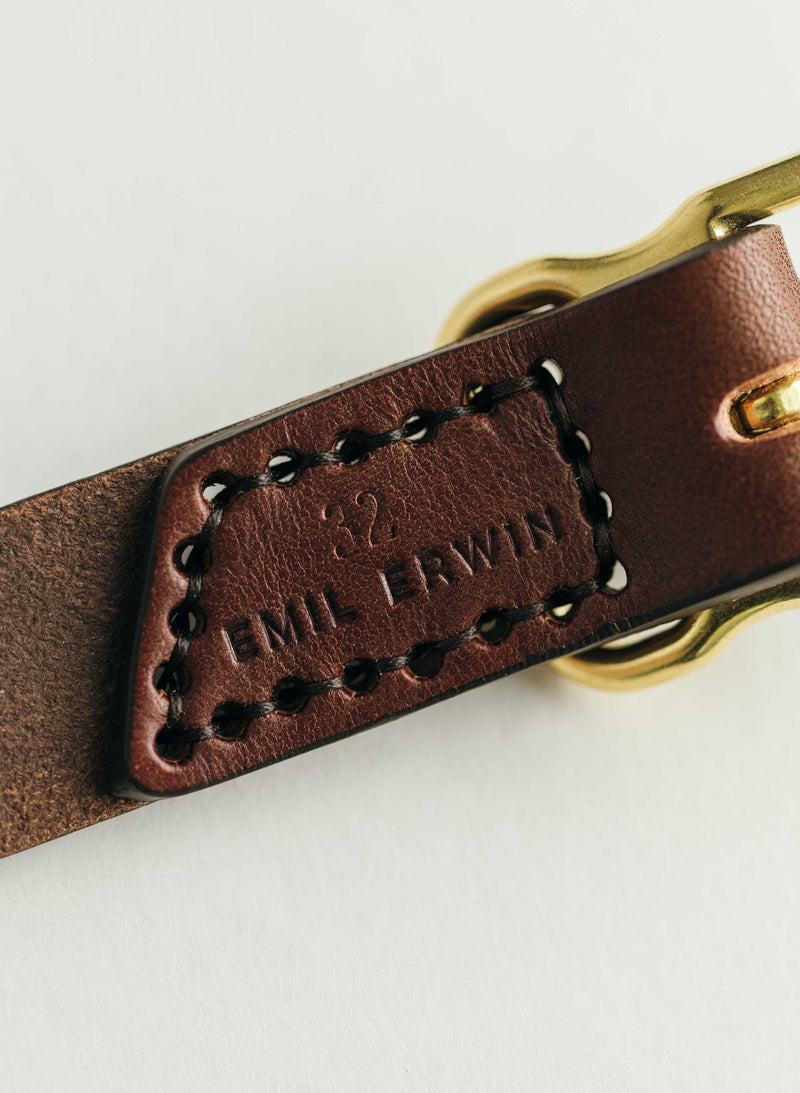 emil erwin narrow signature belt in walnut